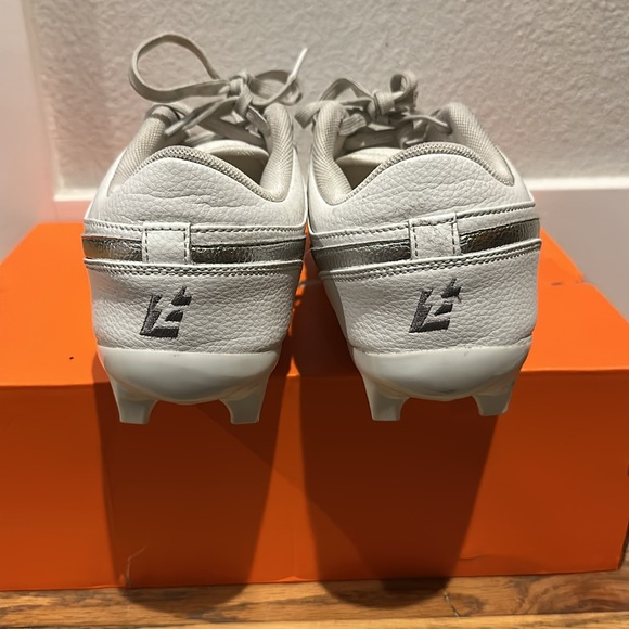 White and Silver Enzo Football Cleats - Picture 4 of 8